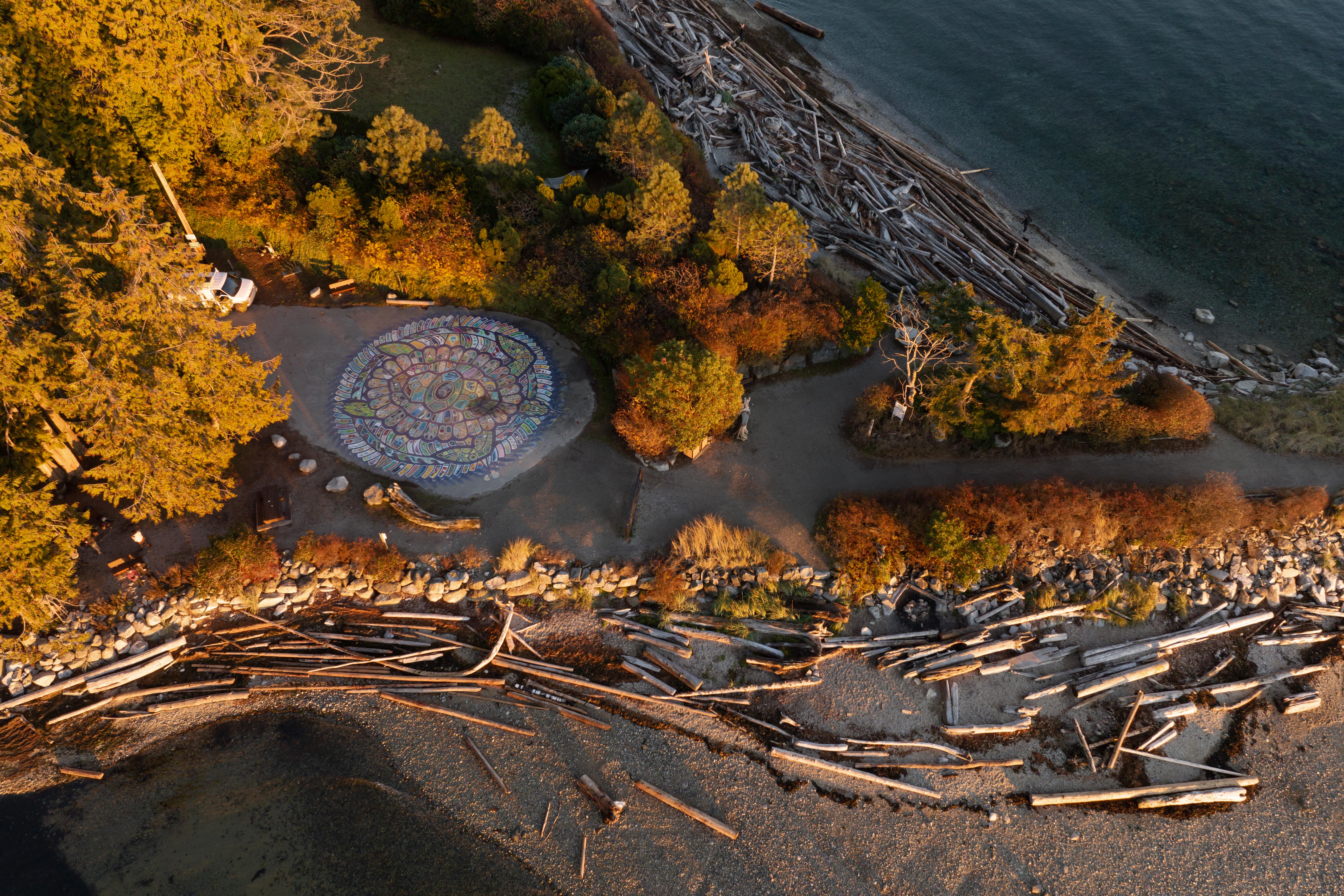 Roberts Creek 社区 Mandala 与海岸